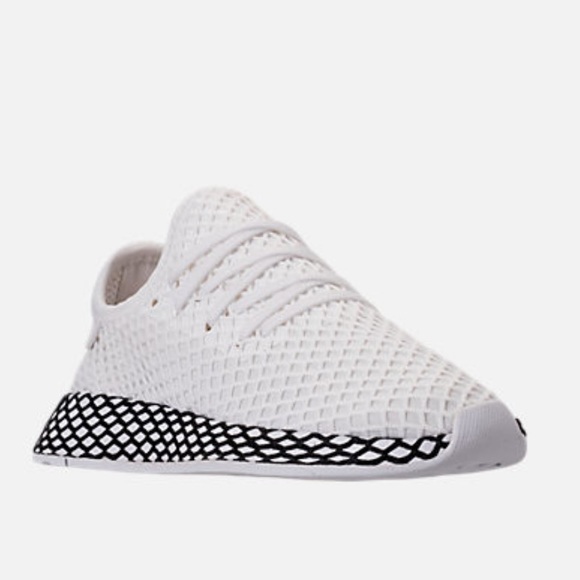 deerupt black and white